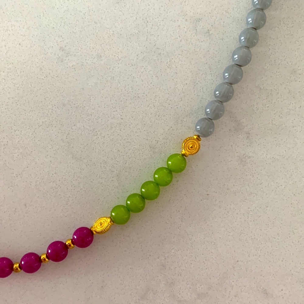 Pink, grey and green beaded necklace. - Picture 4 of 5